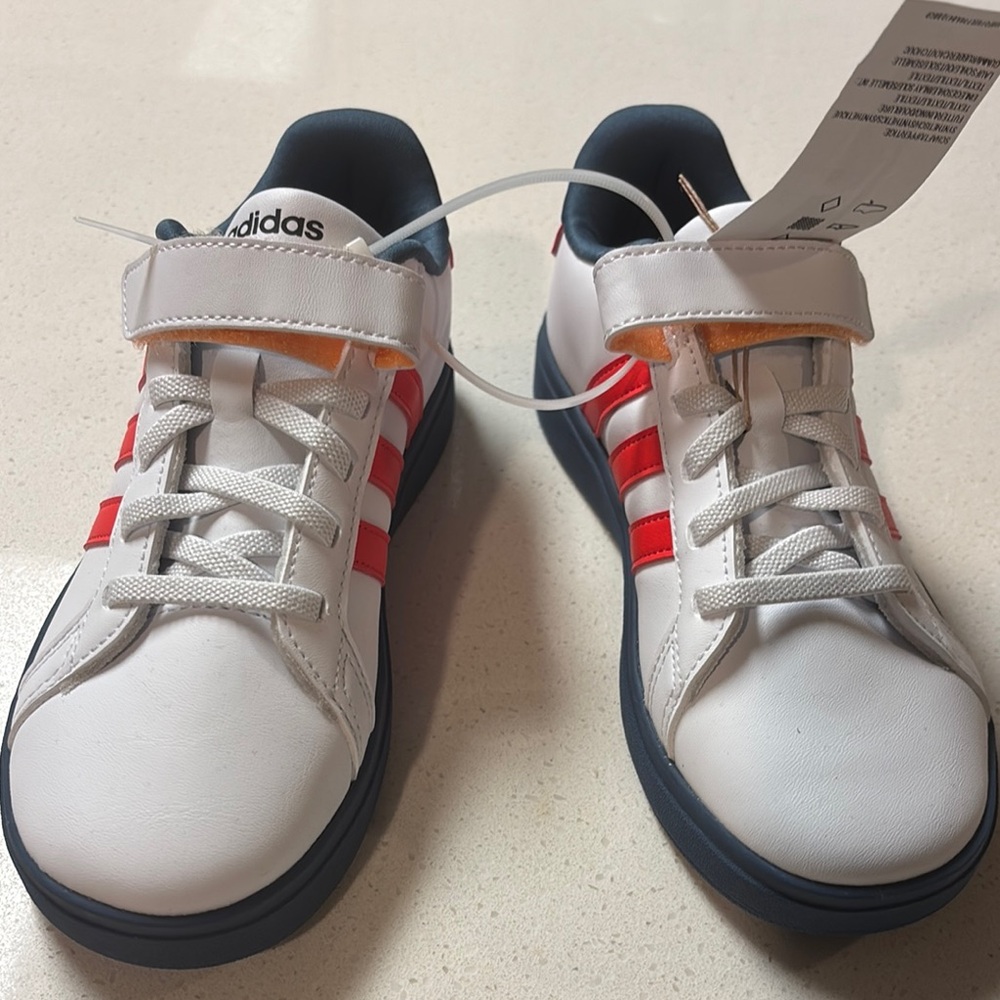 Adidas Donald Duck Disney Collaboration Sneakers with Adidas Signature Stripes - Picture 5 of 6